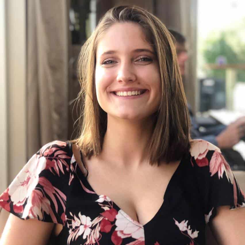 laurine lechantre-stagiaire-comundeclic-communication-digitale-mouscron-lille-tournai-skylabfactory